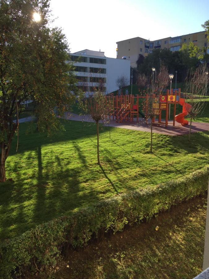 Apartament Igi Red Flat With Free Private Parking Kluż-Napoka Zewnętrze zdjęcie