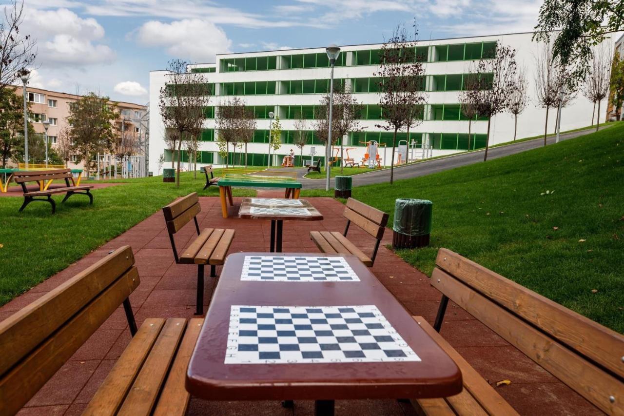 Apartament Igi Red Flat With Free Private Parking Kluż-Napoka Zewnętrze zdjęcie