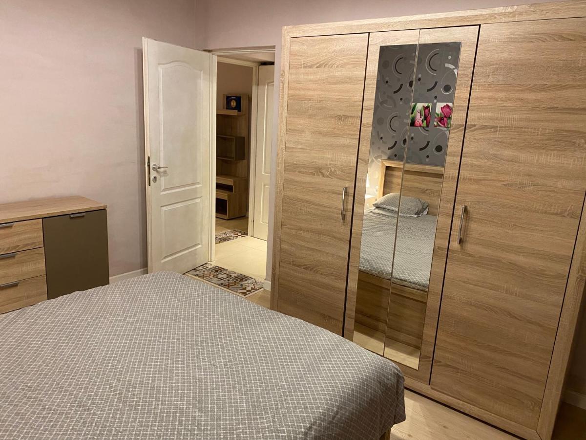 Apartament Igi Red Flat With Free Private Parking Kluż-Napoka Zewnętrze zdjęcie