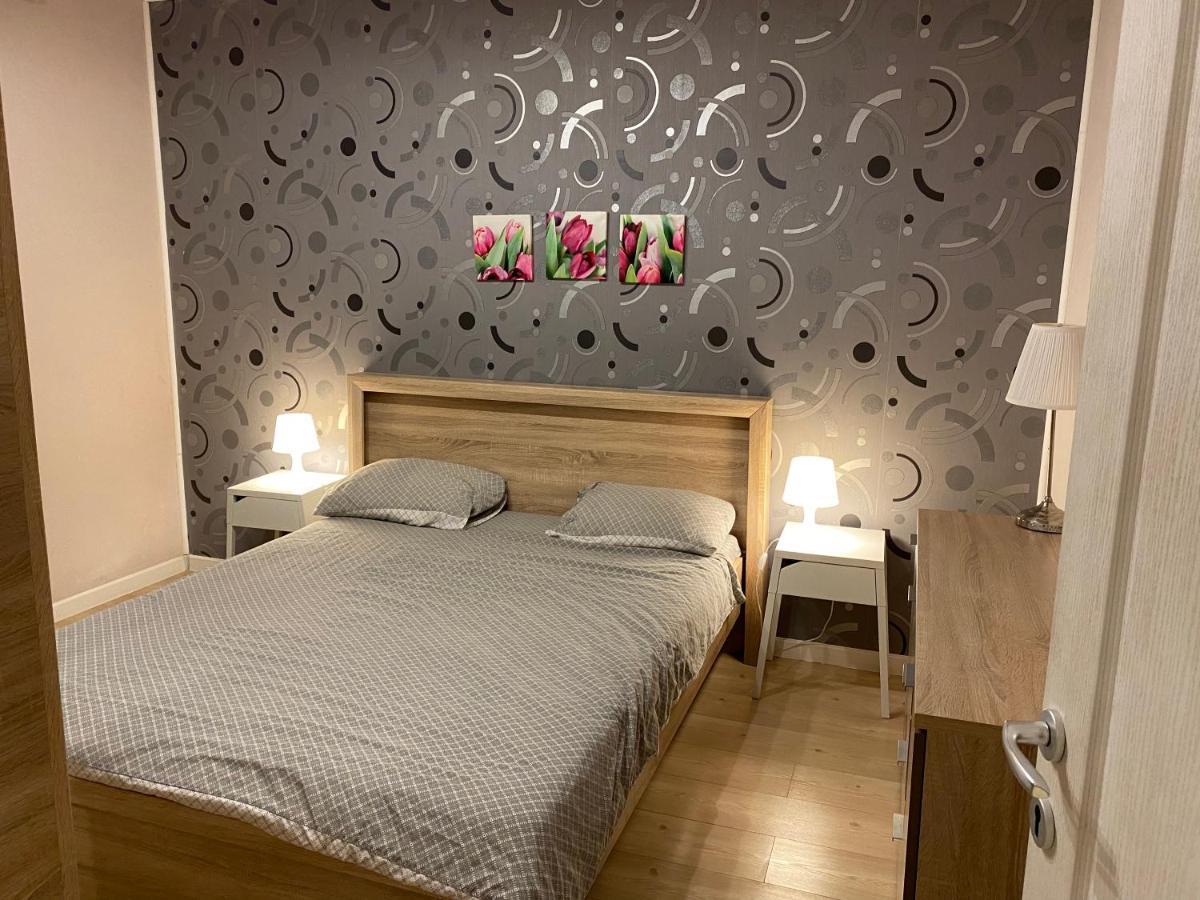 Apartament Igi Red Flat With Free Private Parking Kluż-Napoka Zewnętrze zdjęcie