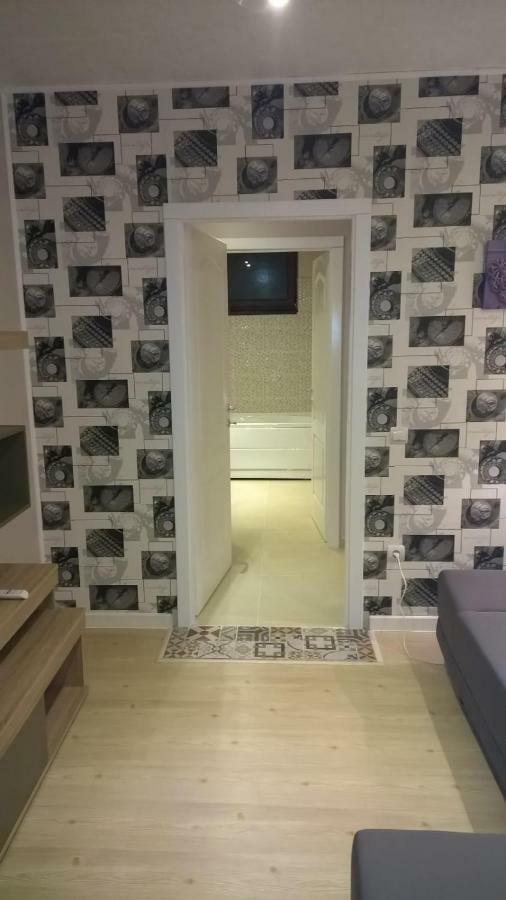 Apartament Igi Red Flat With Free Private Parking Kluż-Napoka Zewnętrze zdjęcie